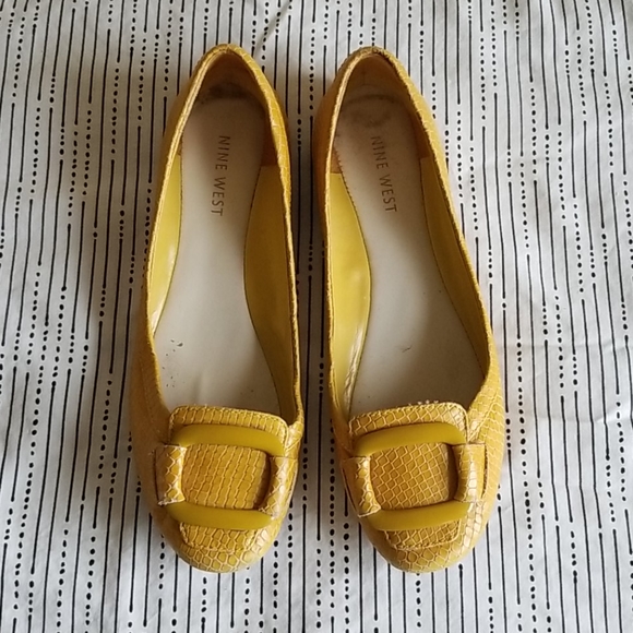Nine West Flats - Picture 1 of 4